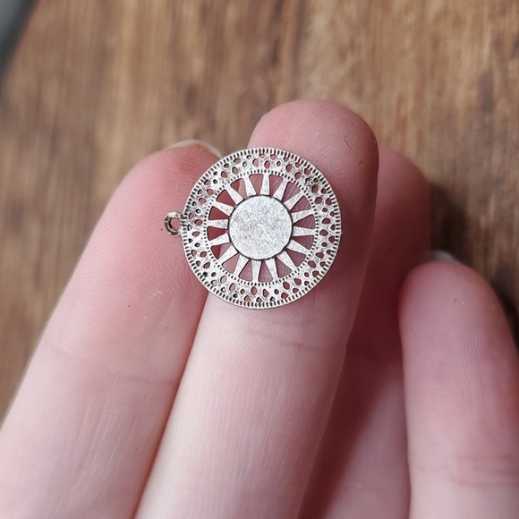 Mayan sun lace pendant - Picture 1 of 2